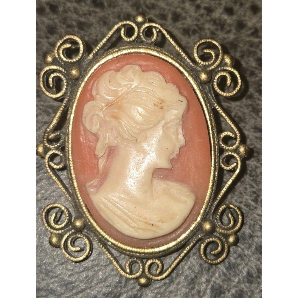 VICTORIAN ANTIQUE CAMEO FILIGREE BROOCH PIN Coral Gold Tone